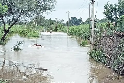 Farmers went down to the water to fetch the pumpset