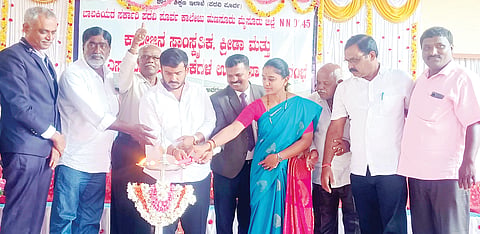ತಾಲೂಕಿಗೆ ಟಾಪರ್‌ಗಳಿಗೆ ನಗದು ಬಹುಮಾನ