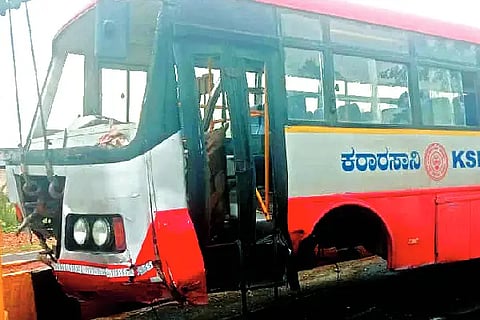 Honnali, road divider, bus, collision