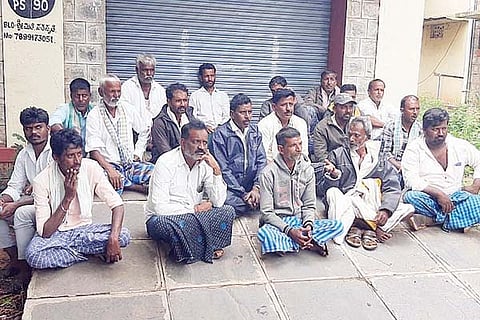 HuvinaHadagali formers protest
