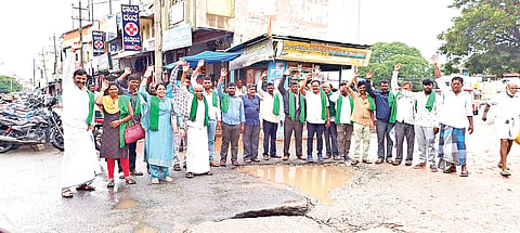 ರಸ್ತೆ ದುರಸ್ತಿಪಡಿಸಲು ಒತ್ತಾಯ