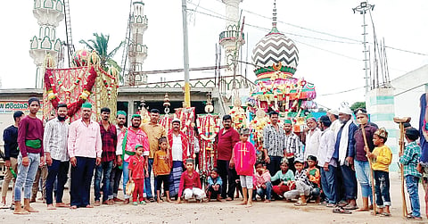 ಹಸೇನ್-ಹುಸೇನ್ ದೇವರ ಮೆರವಣಿಗೆ
