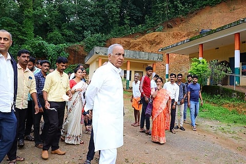 In-charge Minister visits flood affected areas