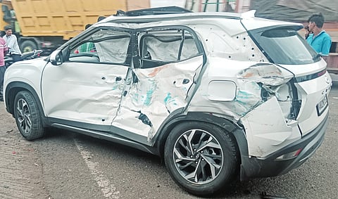 Lorry collides with car, woman dies