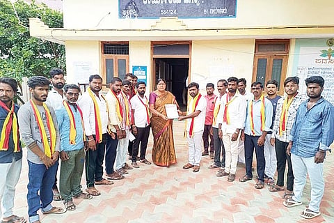 Maski AIMS protest