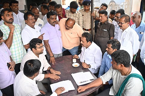 Minister Chaluvarayaswamy inspected the road Mandya