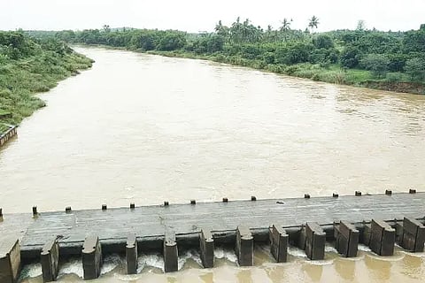 Riverside villages face flood threat