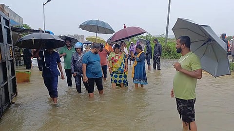 Rupali naik Visit flood effected place