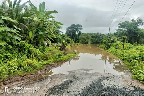TKE BHADRA DAMNINDA NADIGE NEERU HARISIRUVUDARINDA SOMPURA SETUVE MULUGADEYAGIRUVUDU (1)