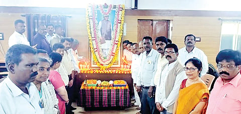 ತಿ.ನರಸೀಪುರ ತಾಲೂಕು ಪಂಚಾಯಿತಿ ಸಭಾಂಗಣದಲ್ಲಿ ಶನಿವಾರ ರಾಷ್ಟ್ರೀಯ ಹಬ್ಬಗಳ ಆಚರಣೆ ಸಮಿತಿಯ ವತಿಯಿಂದ ಮಾಜಿ ಉಪ ಪ್ರಧಾನಿ ಡಾ.ಬಾಬು ಜಗಜೀವನ ರಾಂ ಅವರ ಪುಣ್ಯ ಸ್ಮರಣೆ ಕಾರ್ಯಕ್ರಮ ಆಯೋಜಿಸಲಾಗಿತ್ತು.