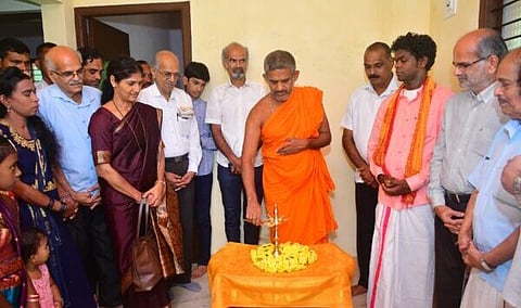 ಕುಂದಾಪುರ ಬಿದ್ಕಲ್ಕಟ್ಟೆಯಲ್ಲಿ ನಿರ್ಮಿಸಿರುವ ಮನೆಯನ್ನು ಪೇಜಾವರ ಮಠದ ವಿಶ್ವಪ್ರಸನ್ನ ತೀರ್ಥ ಶ್ರೀಪಾದರು ಉದ್ಘಾಟಿಸಿದರು. ಕಿರಣಕುಮಾರ್ ಕೊಡ್ಗಿ, ಡಾ. ಎಚ್.ಎಸ್. ಶೆಟ್ಟಿ, ಪಿ.ಕಿಶನ್ ಹೆಗ್ಡೆ, ಎಂ.ಗಂಗಾಧರ್ ರಾವ್, ಮುರಲಿ ಕಡೆಕಾರ್, ವಿ.ಜಿ. ಶೆಟ್ಟಿ, ಯು.ವಿಶ್ವನಾಥ ಶೆಣೈ ಹಾಗೂ ಆಚಾರ್ಯ ಕುಟುಂಬದವರು ಇದ್ದರು.