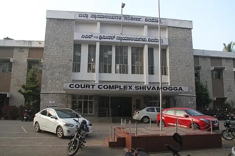dist Court building