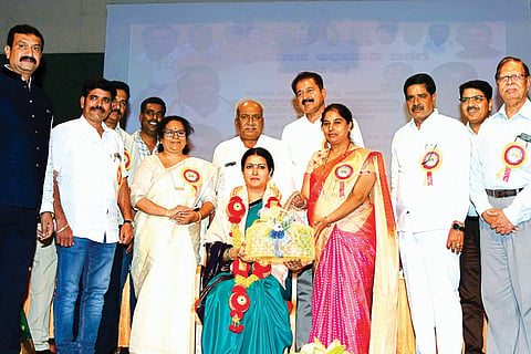 dvg-abhinandane-06.jpg