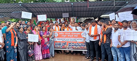 mng-8july-yuva morcha