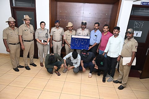 mng-july12-police2