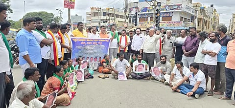 niravani protest,webp