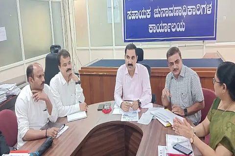 tahashildhar meeting