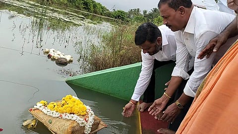 ಹಂದಿನಕೆರೆ - ಹರಳಹಳ್ಳಿ ಕೆರೆಗೆ ಶಾಸಕ ಸ್ವರೂಪ್ ಬಾಗಿನ ಅರ್ಪಣೆ