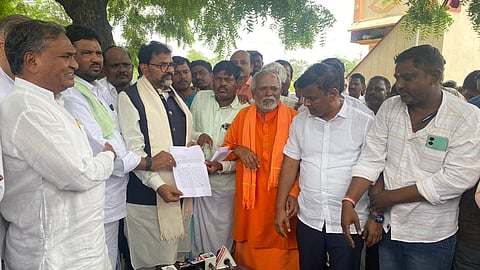 yadagiri psi parashuram death issue chalavadi narayana swami visit somanala karatagi koppal