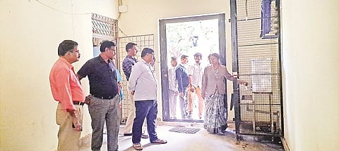 ಚನ್ನರಾಯಪಟ್ಟಣದ ಸರ್ಕಾರಿ ಸ್ವತಂತ್ರ ಪದವಿ ಪೂರ್ವ ಕಾಲೇಜಿಗೆ ಹಿರಿಯ ಸಿವಿಲ್ ನ್ಯಾಯಾಧೀಶೆ ಜಿ.ಕೆ.ದಾಕ್ಷಾಯಿಣಿ ಭೇಟಿ ನೀಡಿ ಸ್ವಚ್ಛತೆ ಬಗ್ಗೆ ಹಾಗೂ ಕಾಲೇಜಿನ ಆಡಳಿತ ವ್ಯವಸ್ಥೆಯ ಬಗ್ಗೆ ಪರಿಶೀಲನೆ ನಡೆಸಿದರು.