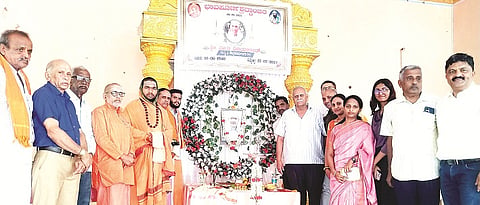 ಆಲೂರಲ್ಲಿ ಆಯೋಜಿಸಿದ್ದ ಕಾರ್ಯಕ್ರಮದಲ್ಲಿ ಎಂ.ಬಿ ವಿಜಯಕಾಂತ್ ಅವರಿಗೆ ಶ್ರದ್ಧಾಂಜಲಿ ಸಲ್ಲಿಸಲಾಯಿತು. ಶ್ರೀ ಸದಾಶಿವ ಶಿವಾಚಾರ್ಯ ಸ್ವಾಮೀಜಿ, ರೇಣುಕಾ ಪ್ರಸಾದ್, ಧರ್ಮರಾಜೇಂದ್ರ ಸ್ವಾಮೀಜಿ,ಡಿ.ಎಸ್.ಜಯಣ್ಣ,  ಶಿವಮೂರ್ತಿ, ಡಾ.ಜಯರಾಜ್,  ಕೆ.ಎಸ್.ಮಂಜೇಗೌಡ ಇದ್ದರು.