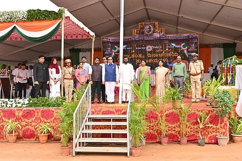 ಸಮ ಸಮಾಜದ ನಿರ್ಮಾಣ ನಮ್ಮ ಆದ್ಯತೆ:ಧ್ವಜಾರೋಹಣ ನೆರವೇರಿಸಿ ಸಚಿವ ಕೆ.ಎನ್.ರಾಜಣ್ಣ