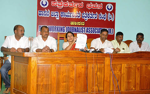 ದಿಂಡಿಘಟ್ಟ ಗ್ರಾಮದಲ್ಲಿ ಅಕ್ರಮವಾಗಿ ಕಟ್ಟಿರುವ ಮನೆಗಳನ್ನು ತೆರವುಗೊಳಿಲ್ಲ
