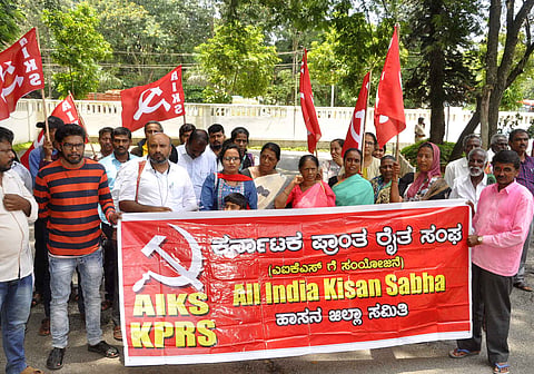ಕೆಐಡಿಬಿಯವರು ಬಲವಂತವಾಗಿ ಭೂಸ್ವಾಧಿನ ಖಂಡಿಸಿ ಪ್ರತಿಭಟನೆ