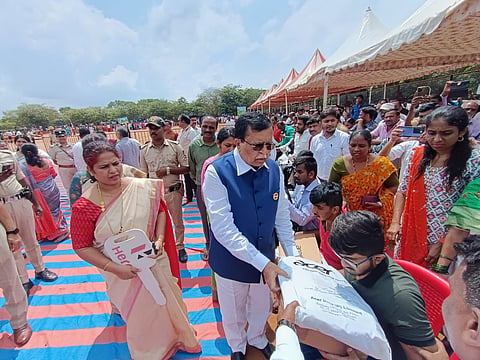 ವಿಕಲಚೇತನ ಫಲಾನುಭವಿಗಳಿಗೆ ಸವಲತ್ತುಗಳ ವಿತರಣೆ