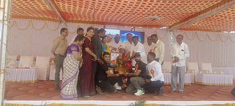 ಜೆ.ಬಿ. ತಮ್ಮಣ್ಣಗೌಡರಿಗೆ ಹಳೆಯ ವಿದ್ಯಾರ್ಥಿಗಳಿಂದ ಅದ್ದೂರಿ ಅಭಿನಂದನೆ