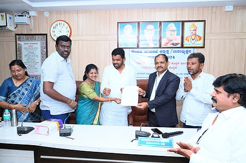 ರಾಜ್ಯದಲ್ಲಿ ಕುಸ್ತಿ ಕೊಪ್ಪಳದಲ್ಲಿ ದೋಸ್ತಿ !