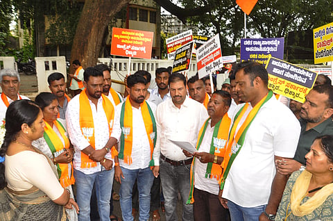 ರಾಜ್ಯಪಾಲರು ವಿರುದ್ಧ ಸಚಿವರು ಅವೇಳನಕಾರಿ ಹೇಳಿಕೆ ಖಂಡಿಸಿ ಪ್ರತಿಭಟನೆ