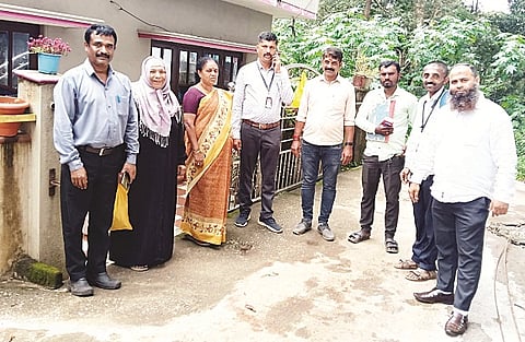 ಕರ ವಸೂಲಾತಿ ಅಭಿಯಾನದಲ್ಲಿ ಪಂಚಾಯಿತಿ ಅಧ್ಯಕ್ಷ ಪಿ.ಆರ್.ಸುನಿಲ್‌ಕುಮಾರ್, ಪಿಡಿಒವಿ.ಜಿ.ಲೋಕೇಶ್, ಉಪಾಧ್ಯಕ್ಷೆ ಶಿವಮ್ಮ ಮಹೇಶ್, ಸದಸ್ಯ ಶಬ್ಬೀರ್ ಹಾಗೂ ಸಿಬ್ಬಂದಿ ಪಾಲ್ಗೊಂಡಿದ್ದರು.

 