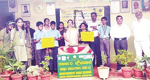 ಕೂಡ್ಲೂರು ಸರ್ಕಾರಿ ಪ್ರೌಢಶಾಲೆಯಲ್ಲಿ ರಾಷ್ಟ್ರೀಯ ಅಂತರಿಕ್ಷ ದಿನವನ್ನು ಆಚರಿಸಲಾಯಿತು.ಟಿ.ಜಿ.ಪ್ರೇಮಕುಮಾರ್,  ಗೋಪಾಲಕೃಷ್ಣ, ದಯಾನಂದ ಪ್ರಕಾಶ್, ಬಿ.ಡಿ.ರಮ್ಯಾ, ಗೀತಾ, ರೇಖಾ ಇತರರು ಇದ್ದರು.

