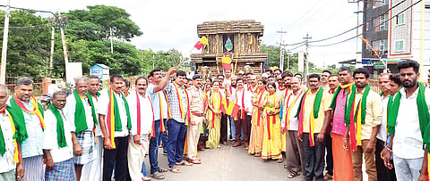 ಕರ್ನಾಟಕ ಸಂಭ್ರಮ ಜ್ಯೋತಿ ರಥಯಾತ್ರೆಗೆ ಸ್ವಾಗತ