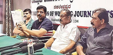  ಸಕಲೇಶಪುರದಲ್ಲಿ ಸುದ್ದಿಗೋಷ್ಠಿಯಲ್ಲಿ ರೆಸಾರ್ಟ್ ಮಾಲಿಕರ ಸಂಘದ ಪದಾಧಿಕಾರಿಗಳು ಮಾತನಾಡಿದರು