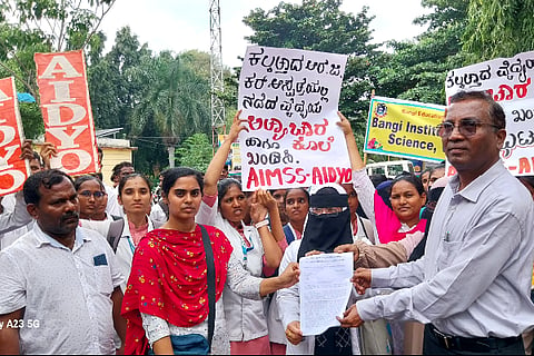 AIDSO-AIMSS PROTEST
