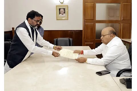 Chalavadi met Governer