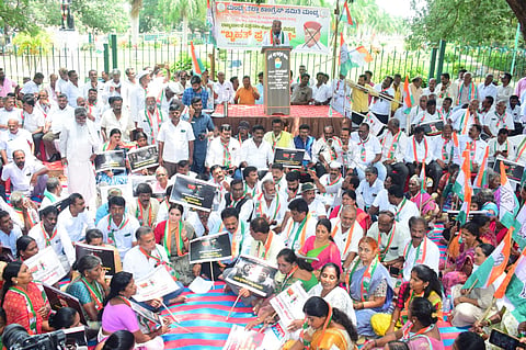 Congress protest against the Governor Mandya