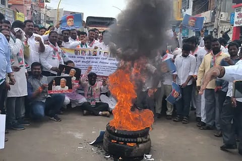 Congress protests against Governor's action