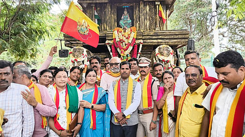 Grand welcome to Kannada Jyoti Ratha Mandya