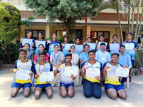 ಹುಣಸೂರು ತಾಲೂಕು ಮಟ್ಟದ ಪದವಿಪೂರ್ವ ಕಾಲೇಜಿನ ಕ್ರೀಡಾಕೂಟದಲ್ಲಿ ಸಂತ ಜೋಸೆಫರ ಪಿಯು ಕಾಲೇಜಿನ ಕ್ರೀಡಾಪಟುಗಳು ವಿವಿಧ ಕ್ರೀಡೆಗಳಲ್ಲಿ ಪ್ರಥಮಸ್ಥಾನದೊಂದಿಗೆ ಜಿಲ್ಲಾಮಟ್ಟಕ್ಕೆ ಆಯ್ಕೆಯಾದರು. ಪ್ರಾಂಶುಪಾಲೆ ಸಿಸ್ಟರ್ ಅನಿತಾ ಡಿಸೋಜಾ, ಆಡಳಿತ ಮಂಡಳಿ ಸದಸ್ಯರು ಮತ್ತು ಕ್ರೀಡಾಪಟುಗಳು ಇದ್ದಾರೆ.