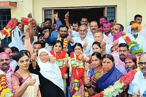Hunagunda Municipal Election Bhagyashree President, Rajvva Vice President