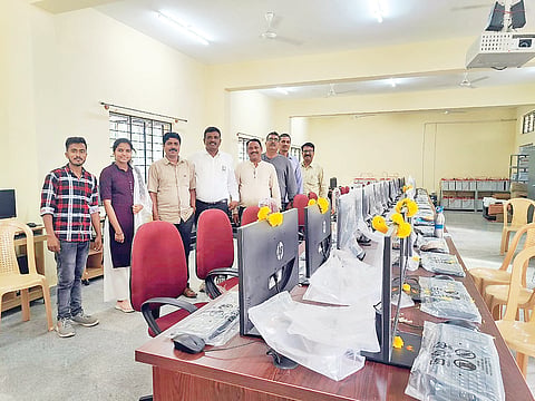 ಪ್ರಥಮ ದರ್ಜೆ ಕಾಲೇಜಿಗೆ 46 ಕಂಪ್ಯೂಟರ್ ಕೊಡುಗೆ