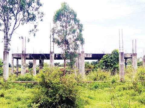 ನನೆಗುದಿಗೆ ಬಿದ್ದ ಕಾಮಗಾರಿ