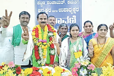 Kamatagi Papam election President Ramesh, Vice President Netravathi elected unopposed