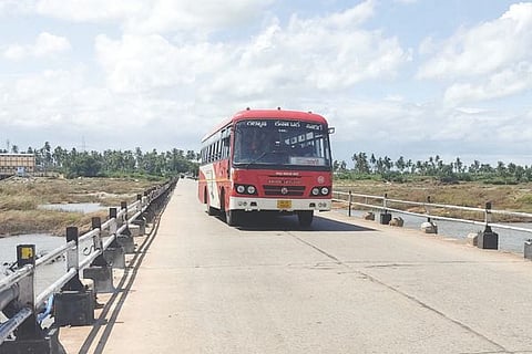 Kampli Bus