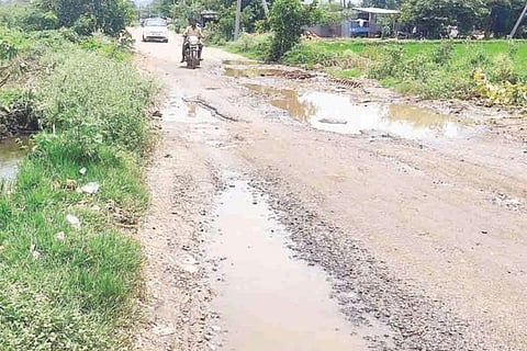 Kampli Road Problm