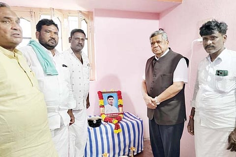 Karatagi MP Jagadish Shetter visit to psi home
