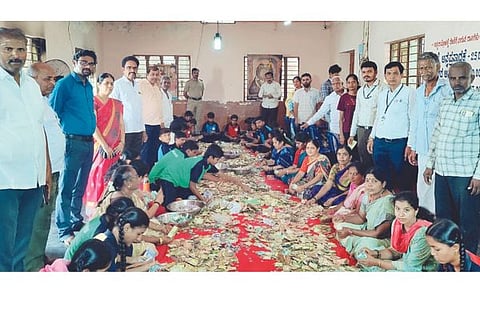 Kurugodu Money Counting